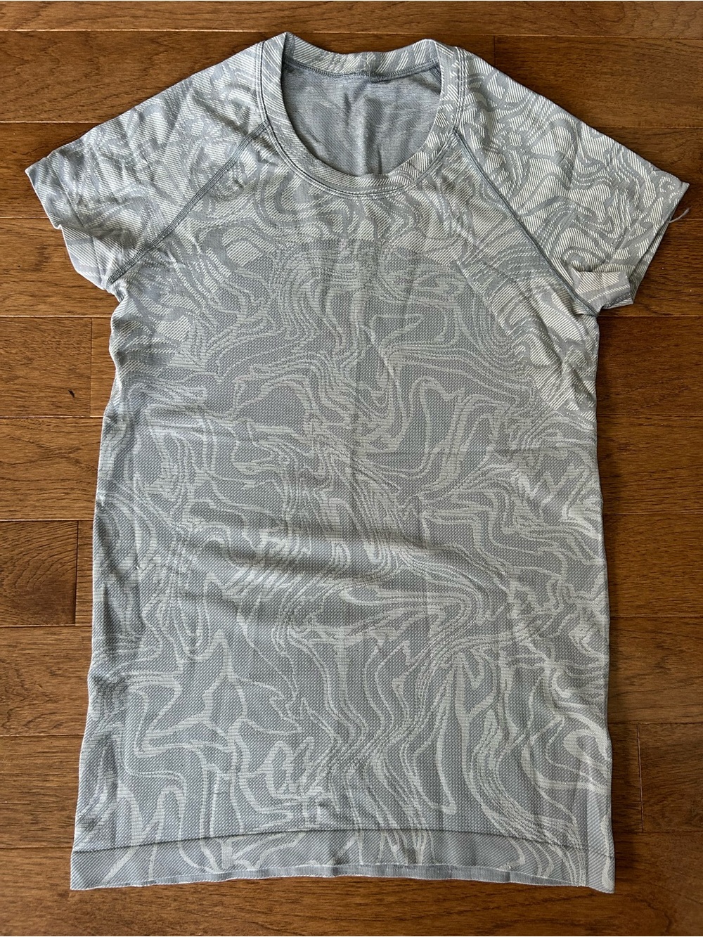 lululemon athletica Light Gray Swirl-Pattern Short Sleeve Active Tee